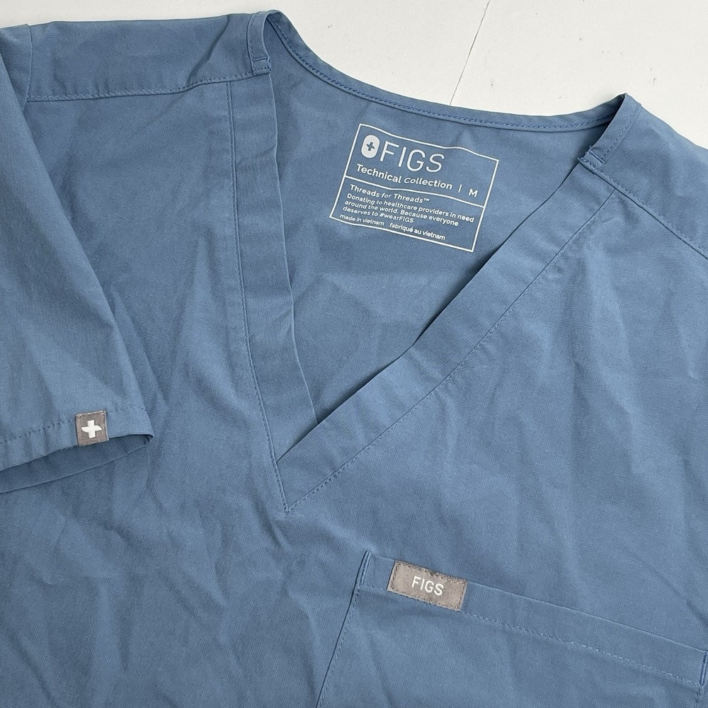 Figs Scrub Women's Medium Light Blue V Neck Short Sleeve Pocket Logo Stretch